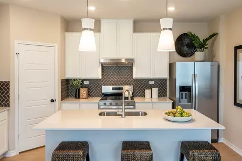 Kitchen - 10038 Punta Verde Ave, Converse, TX 78109 photo 19 of 33