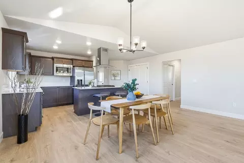 Dining - 545 Taft St, Umatilla, OR 97882 photo 3 of 4