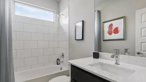 Bath - 1935 Jackson St, Cleburne, TX 76033 photo 3 of 10