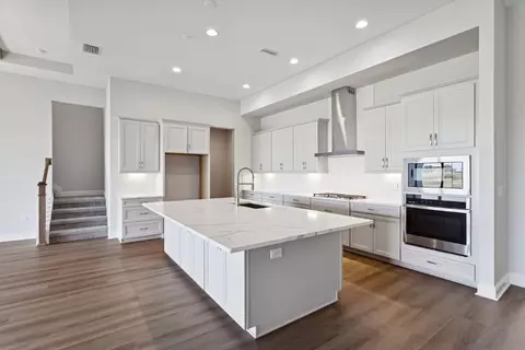 Kitchen - 10743 Spring Sapling Cir, Parrish, FL 34219 photo 4 of 8