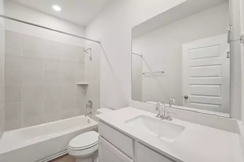Bath - 11312 Comano Dr, Austin, TX 78747 photo 3 of 5