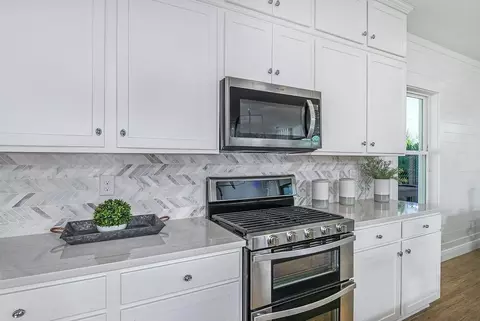 Kitchen - 11830 Richmond Trl, Parrish, FL 34219 photo 3 of 10