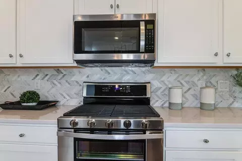 Kitchen - 11830 Richmond Trl, Parrish, FL 34219 photo 10 of 10