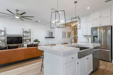 Kitchen - 11830 Richmond Trl, Parrish, FL 34219 photo 6 of 10