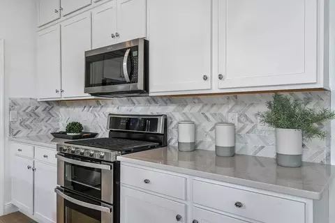 Kitchen - 11830 Richmond Trl, Parrish, FL 34219 photo 5 of 10