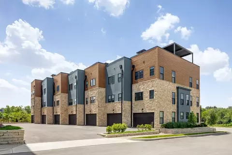2262 Quarry Trails Dr, Columbus, OH 43228