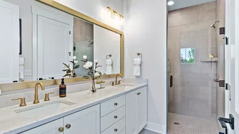 Bath - 370 Arthur Dr, Canton, GA 30115 photo 3 of 3