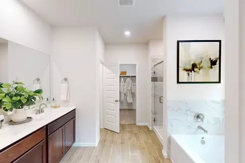 Bath - 3129 Royal Throne Ct, Denton, TX 76208 photo 3 of 3