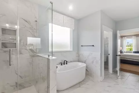 Bath - 7 Bramall Dr, Greer, SC 29651 photo 3 of 3