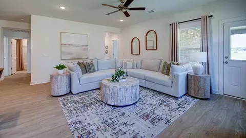 Living - 516 S Cherry St, Beebe, AR 72012 photo 4 of 4