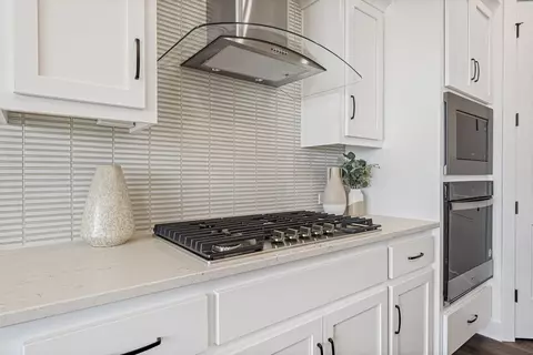Kitchen - 20632 Barker St, Spring Hill, KS 66083 photo 3 of 5