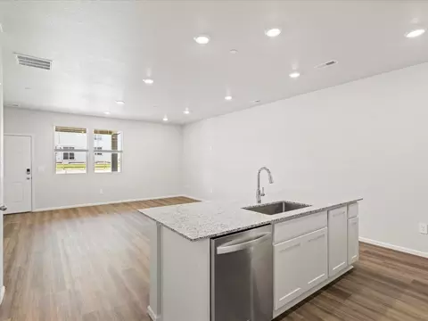 1600 Riverplace Dr UNIT 4, Windsor, CO 80550