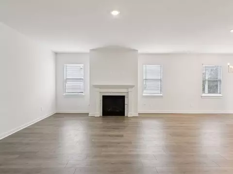 Living - 6838 Chatsworth Ct, Murfreesboro, TN 37129 photo 2 of 2