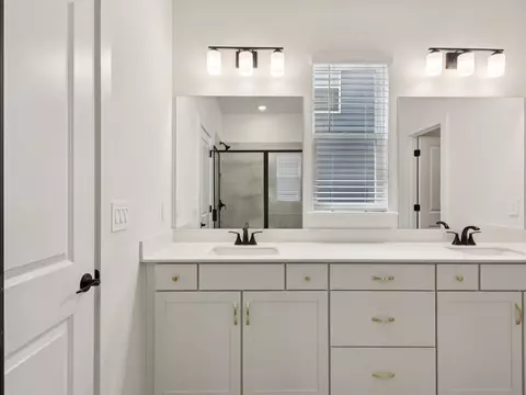 Bath - 6838 Chatsworth Ct, Murfreesboro, TN 37129 photo 2 of 2