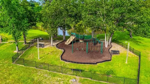 View/Area - 428 Springfield Terrace Dr, Conroe, TX 77304 photo 4 of 10