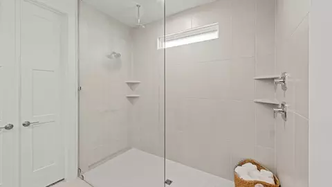 Bath - 428 Springfield Terrace Dr, Conroe, TX 77304 photo 6 of 9