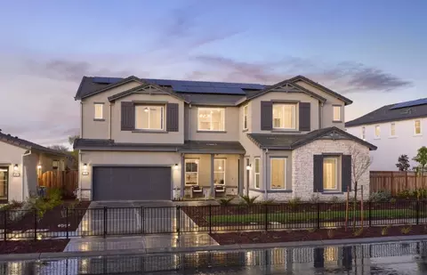 825 River Bend Dr, Lathrop, CA 95330