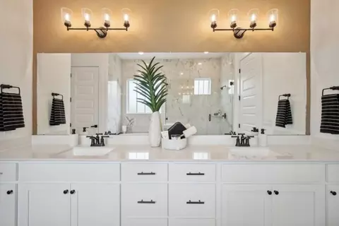 Bath - 7900 Skytree Dr, Austin, TX 78744 photo 7 of 7