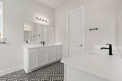 Bath - 7900 Skytree Dr, Austin, TX 78744 photo 3 of 7