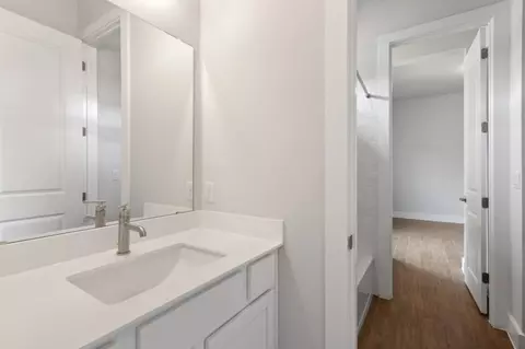 Bath - 7900 Skytree Dr, Austin, TX 78744 photo 5 of 7