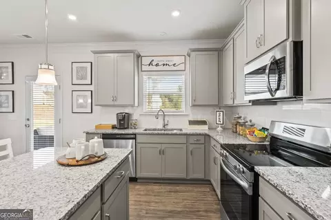 Kitchen - 228 Jagee Dr, Byron, GA 31008 photo 2 of 13