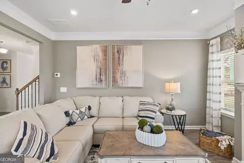 Living - 228 Jagee Dr, Byron, GA 31008 photo 2 of 6