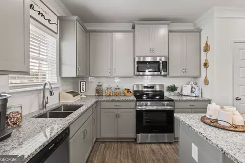 Kitchen - 228 Jagee Dr, Byron, GA 31008 photo 3 of 13