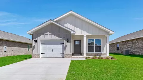 8181 Fir Tree Dr, Milton, FL 32583
