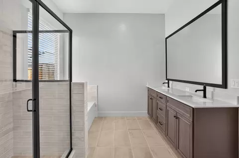 Bath - 2067 N Marion Ave, Clovis, CA 93619 photo 1 of 4