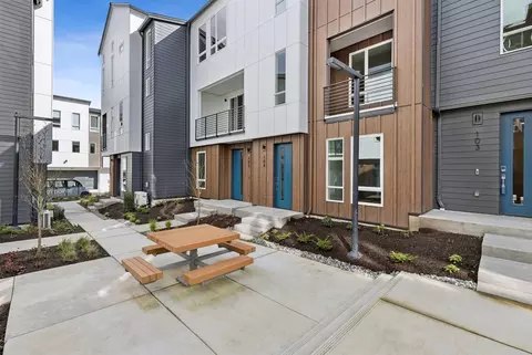 12217 137th Pl NE #BLDG 27-104, Redmond, WA 98052