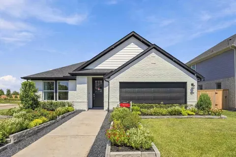 205 Rose Laurel Dr, Alvin, TX 77511