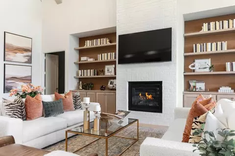Living - 2113 Tupelo Trl, Argyle, TX 76226 photo 7 of 10
