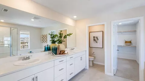 Bath - 1701 Lightning St, Rialto, CA 92376 photo 1 of 6