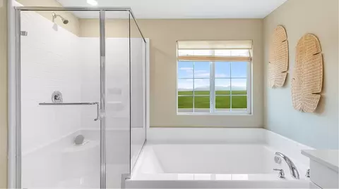Bath - 1701 Lightning St, Rialto, CA 92376 photo 6 of 6