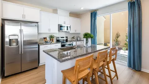 Kitchen - 1701 Lightning St, Rialto, CA 92376 photo 1 of 7