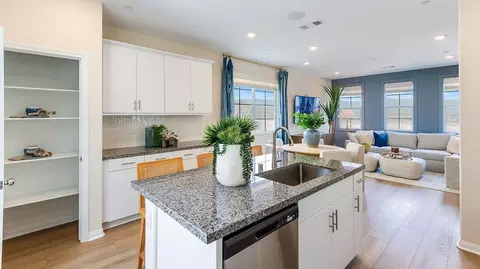 Kitchen - 1701 Lightning St, Rialto, CA 92376 photo 4 of 7