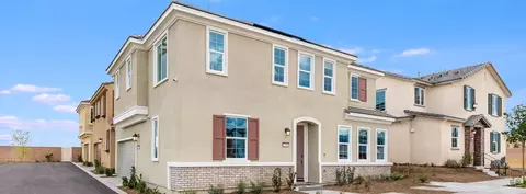 Exterior - 1701 Lightning St, Rialto, CA 92376 photo 3 of 8