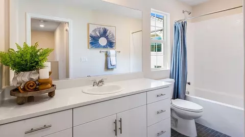 Bath - 1701 Lightning St, Rialto, CA 92376 photo 4 of 6