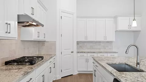 Kitchen - 461 Shadowfax Dr, Aledo, TX 76008 photo 4 of 5