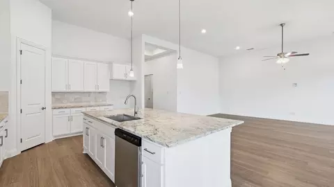 Kitchen - 461 Shadowfax Dr, Aledo, TX 76008 photo 5 of 5