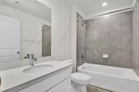 Bath - 813 Foundry St, Frederick, MD 21701 photo 2 of 12