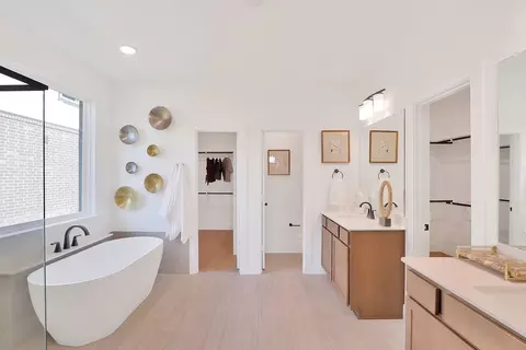 Bath - 400 Arches Dr, Denton, TX 76210 photo 4 of 5
