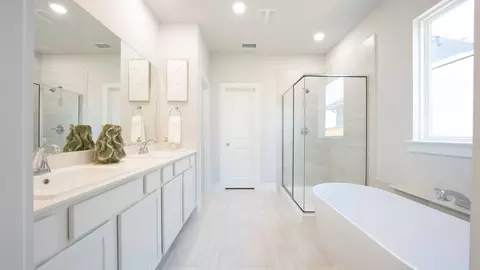 Bath - 400 Arches Dr, Denton, TX 76210 photo 4 of 4