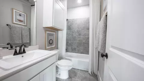 Bath - 400 Arches Dr, Denton, TX 76210 photo 3 of 4