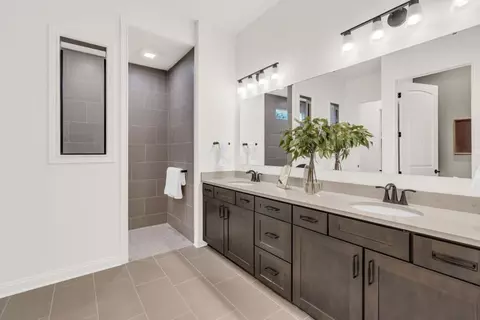 Bath - 14481 Devonport Dr, Carmel, IN 46033 photo 2 of 5