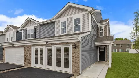 591 Cressmoor Blvd, Hobart, IN 46342