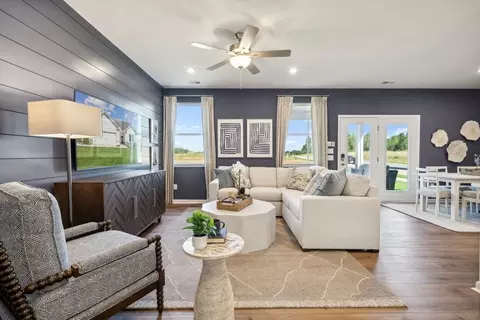 Living - 1590 Us-521, Sumter, SC 29153 photo 1 of 3