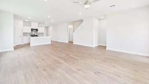 Living - 206 High Ridge Rd, Duson, LA 70529 photo 2 of 4