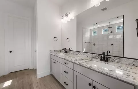 Bath - 2433 W Nighthawk Way, Phoenix, AZ 85045 photo 1 of 2