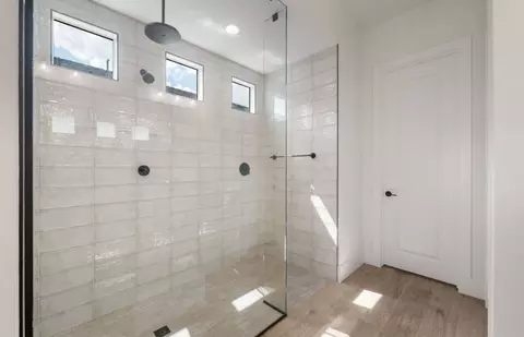 Bath - 2433 W Nighthawk Way, Phoenix, AZ 85045 photo 2 of 2
